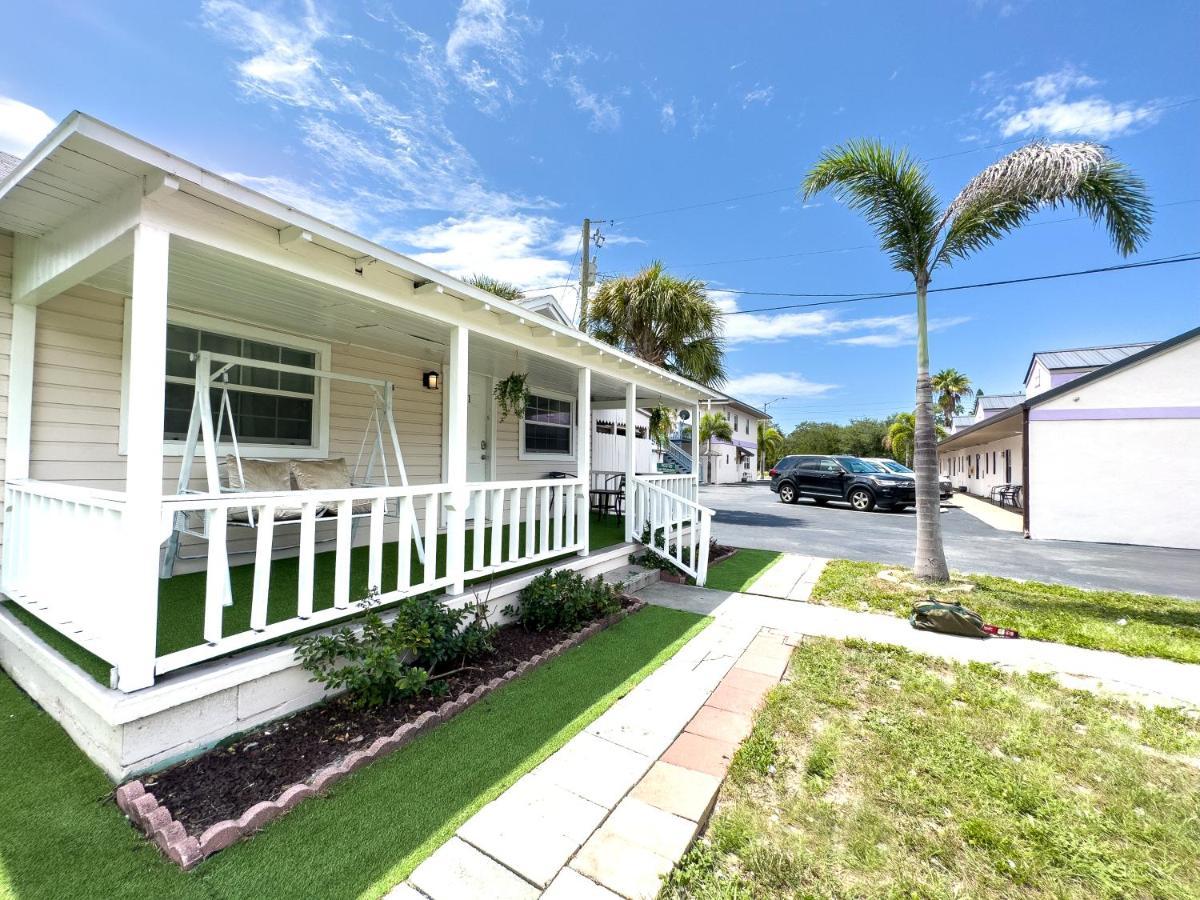 Вилла 2B1B Stylish Little House W Shared Pool 511 Клируотер Экстерьер фото