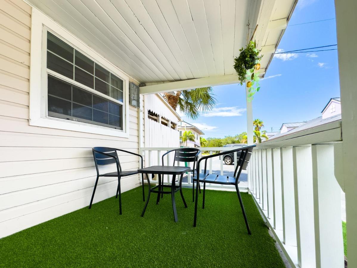 Вилла 2B1B Stylish Little House W Shared Pool 511 Клируотер Экстерьер фото
