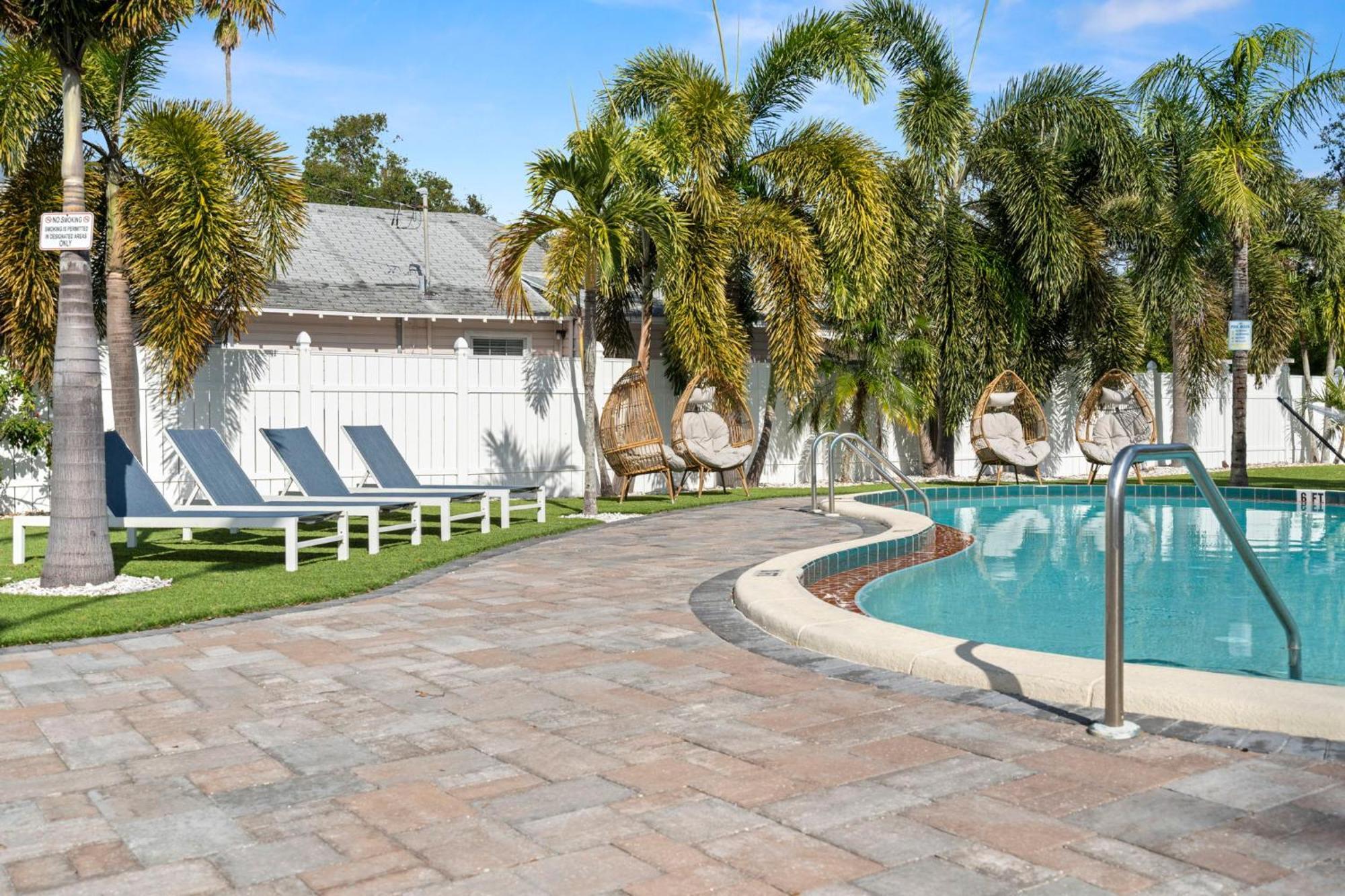 Вилла 2B1B Stylish Little House W Shared Pool 511 Клируотер Экстерьер фото