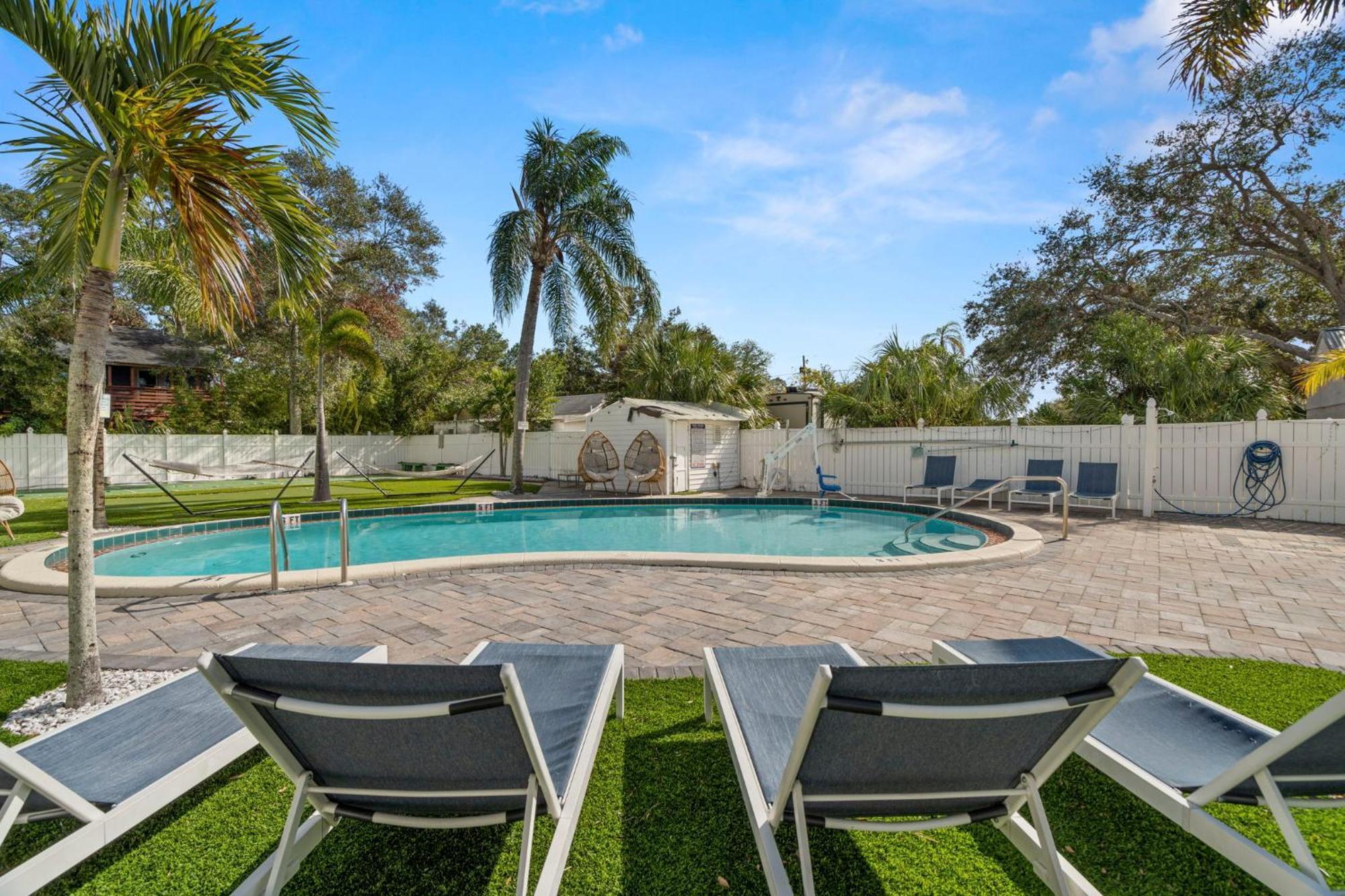 Вилла 2B1B Stylish Little House W Shared Pool 511 Клируотер Экстерьер фото